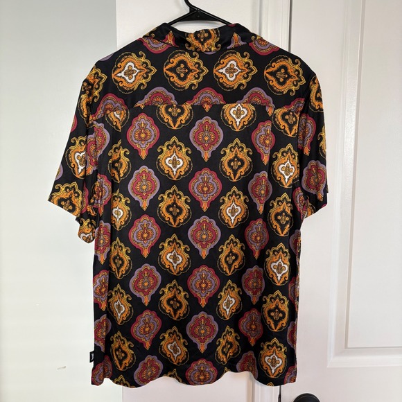 STUSSY Short Sleeve Button Up Shirt Men's Medium Black Paisley Print - Picture 4 of 9